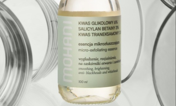 Rozjaśniająca esencja mikrozłuszczająca Mohani – skuteczne kwasy bez podrażnień